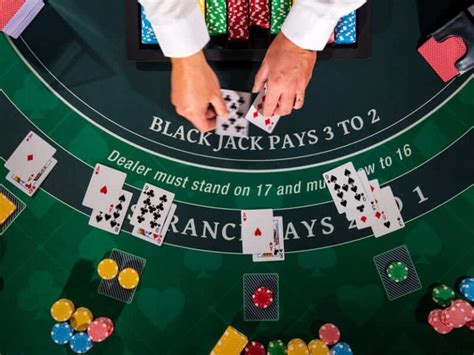 Dealer De Blackjack Macio 18