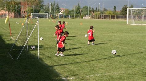 Jovens De Futebol De Fenda De Formacao